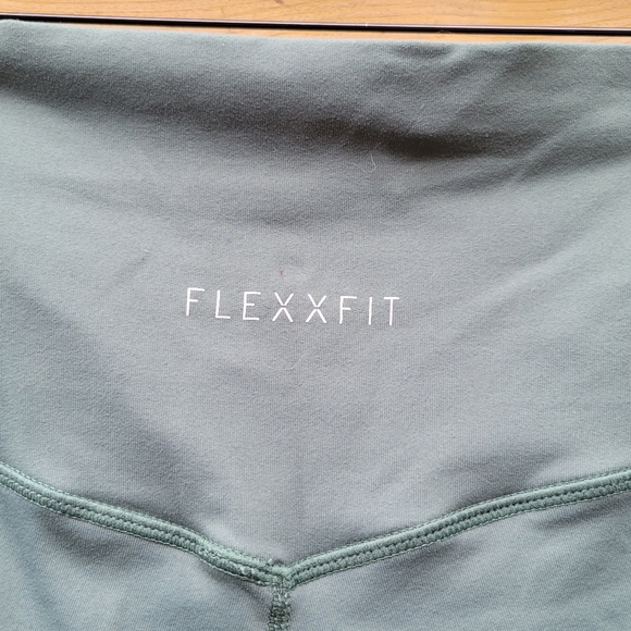 Flexxfit Leggings Sage Size Small - Picture 2 of 2
